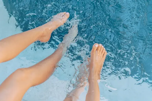 Korzystanie z basenu a pielęgnacja stóp